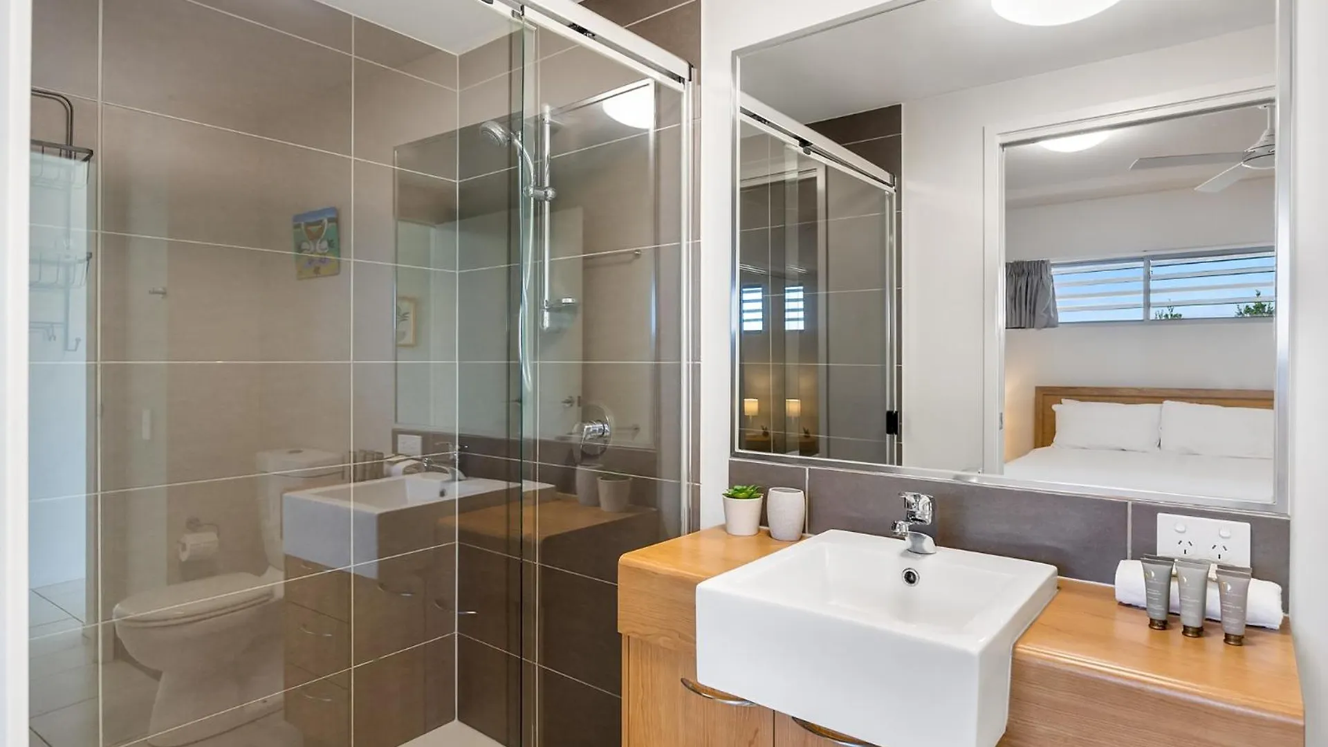 Birtinya 1-Bed With Canal Views And Pool Kawana Waters Διαμέρισμα