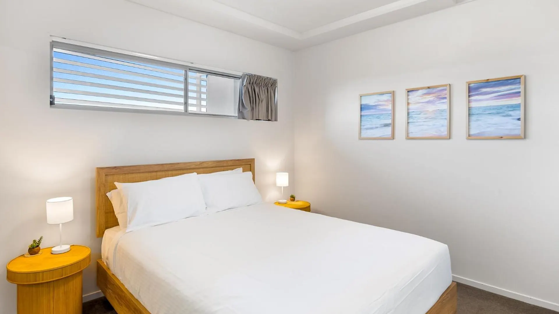 Birtinya 1-Bed With Canal Views And Pool Kawana Waters 0*,  Αυστραλία